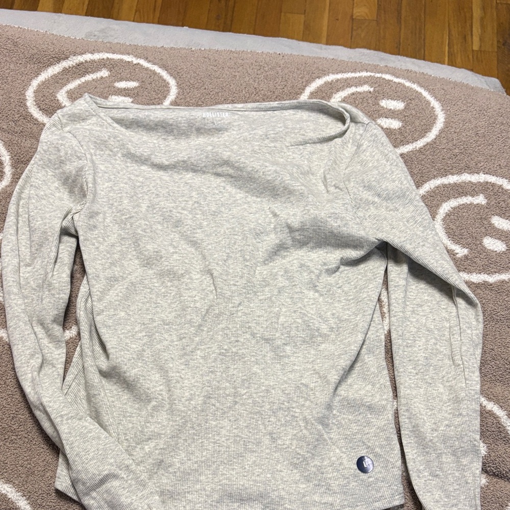 Hollister Light Gray Long Sleeve Tee